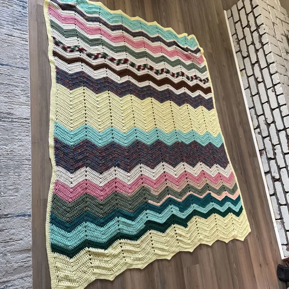 Handmade Crochet Chevron Blanket Afghan Bedspread Boho Cottagecore 78x68 VNTG